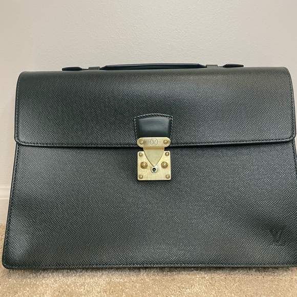 Louis Vuitton Emerald Green Moskva Attaché
Taiga Leather Briefcase - Picture 1 of 7